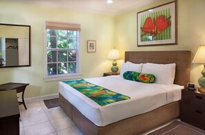 In-room safe, iron/ironing board, free WiFi, bed sheets - Travelers Palm (Key West)