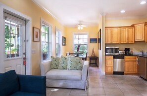 36-inch LED TV with cable channels, TV - Travelers Palm (Key West)