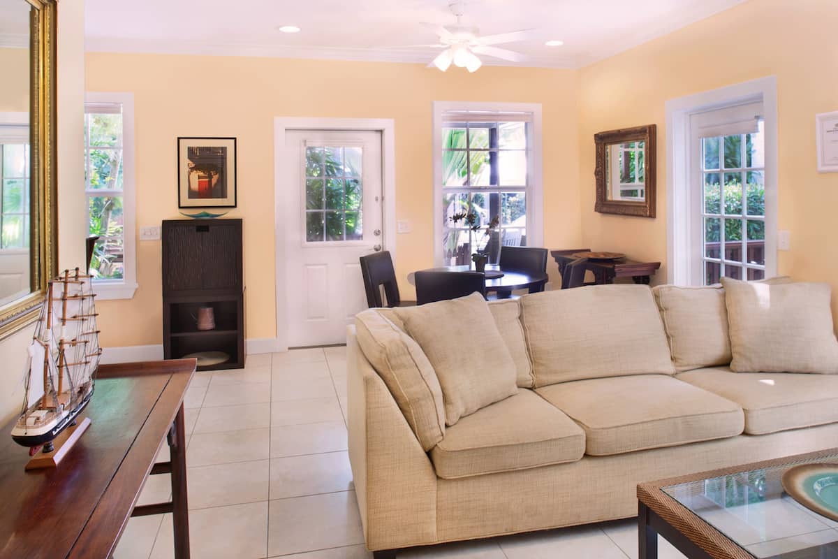 Sugar Palm Suite | In-room dining