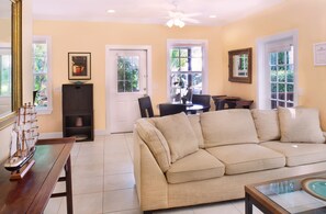 Sugar Palm Suite | In-room dining - Travelers Palm (Key West)