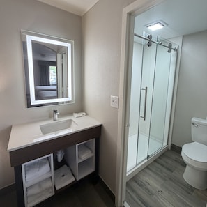 Bathroom - Baymont by Wyndham Newark/Wilmington (Newark)