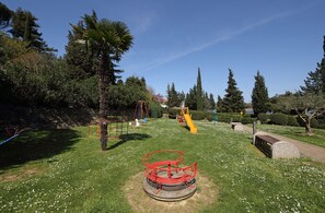 Children’s play area – outdoor