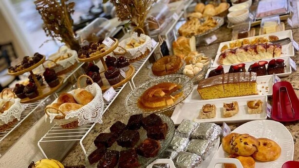 A buffet with various food items including fruits, pastries, and desserts. - Druds Hotel (Tres Lagoas)