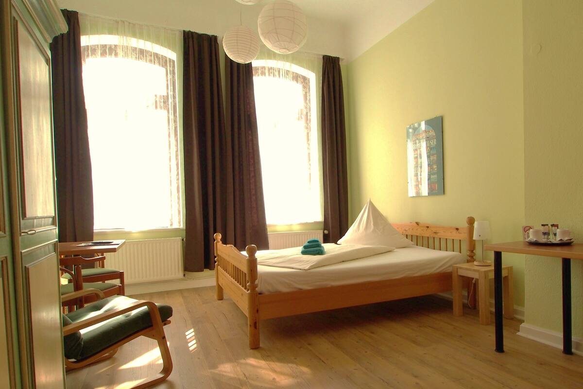 Single Room | In-room safe, desk, soundproofing, free WiFi