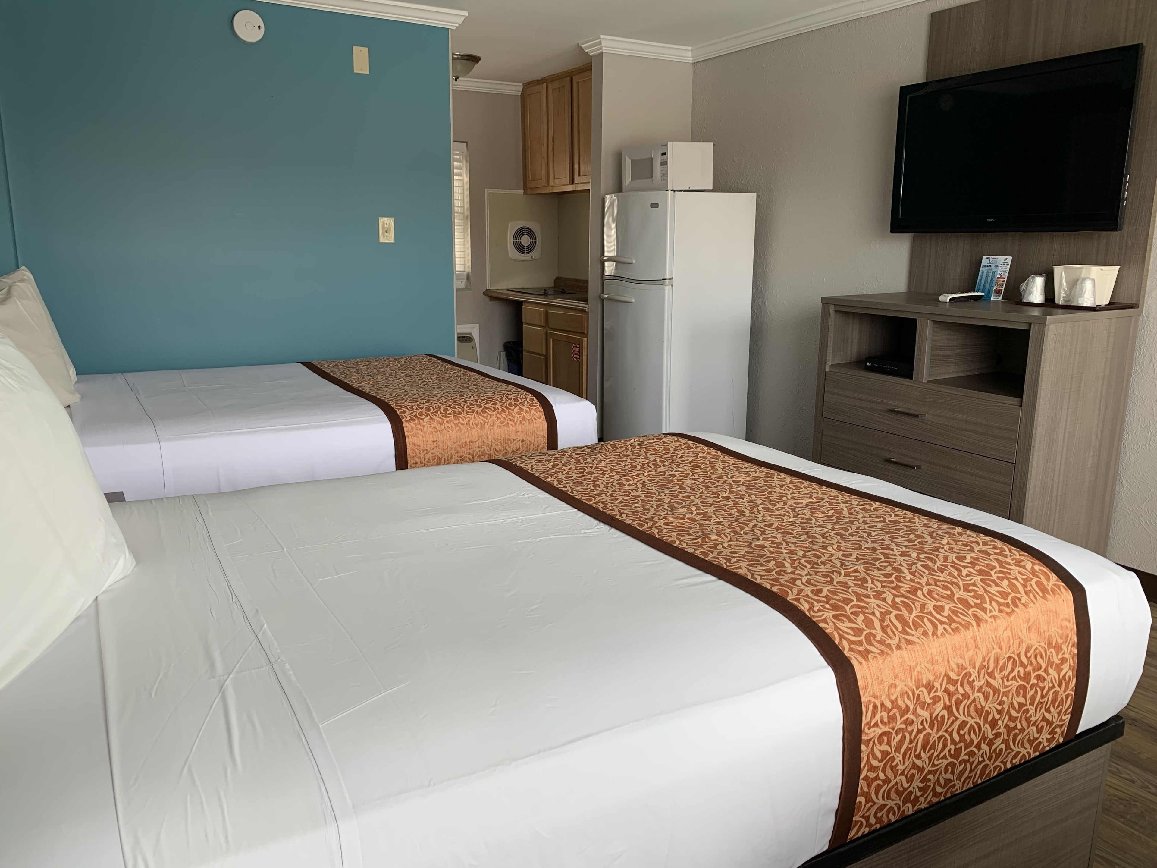 double room, 2 double beds, kitchenette | free wifi, bed sheets