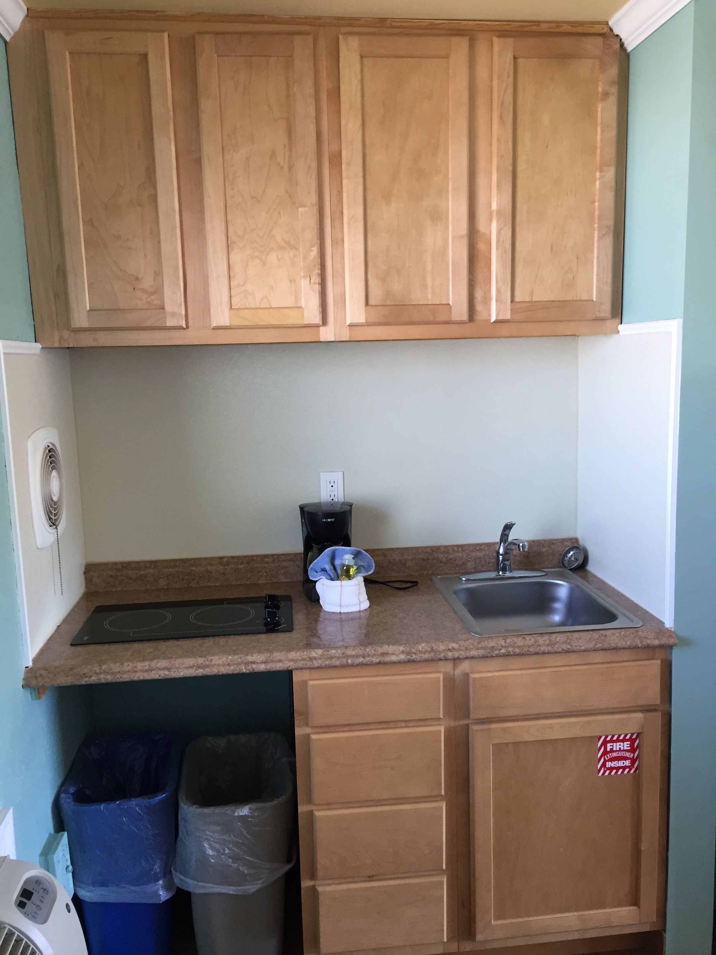 double room, 2 double beds, kitchenette | private kitchenette | fridge, microwave, stovetop, coffee/tea maker