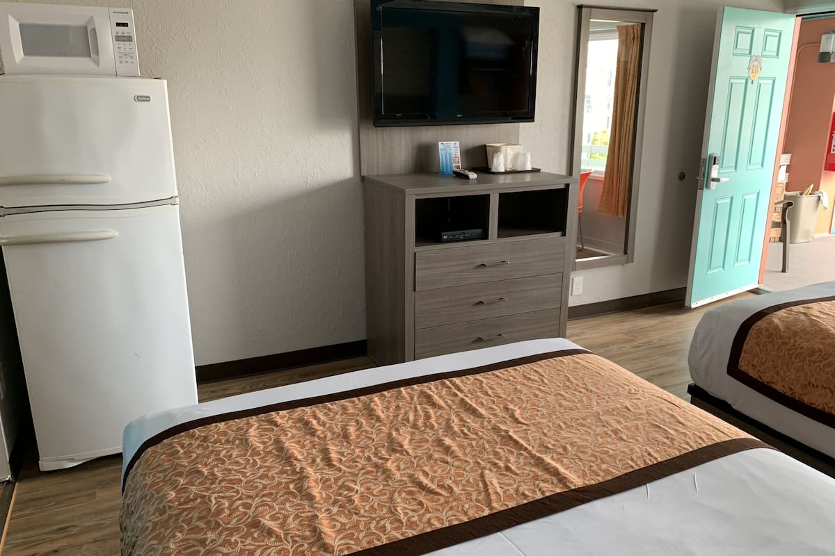 double room, 2 double beds, kitchenette | free wifi, bed sheets