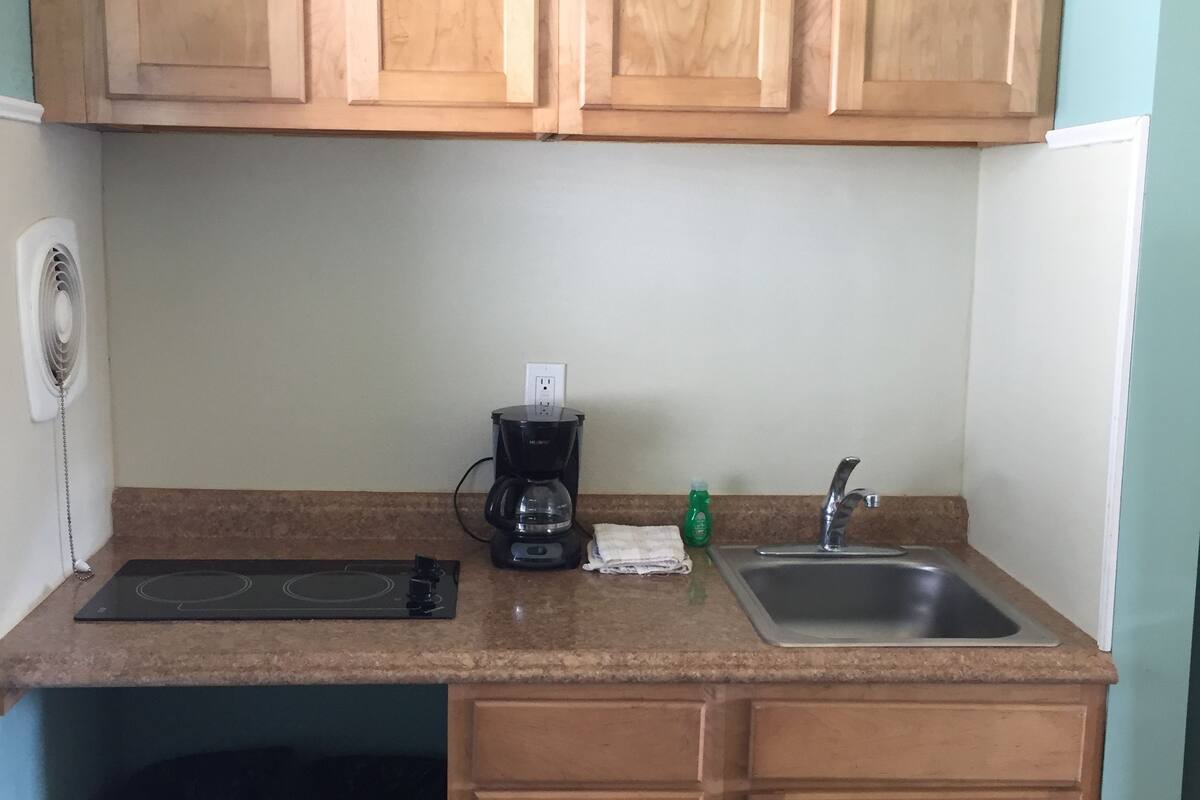 double room, 2 double beds, kitchenette | private kitchenette | fridge, microwave, stovetop, coffee/tea maker