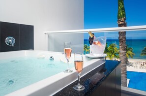 Deep soaking bathtub