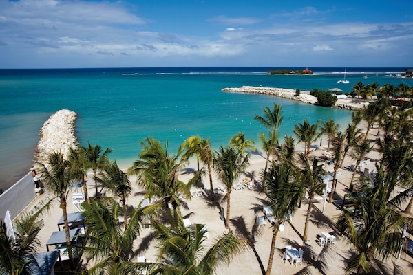 3 outdoor pools, pool umbrellas, sun loungers