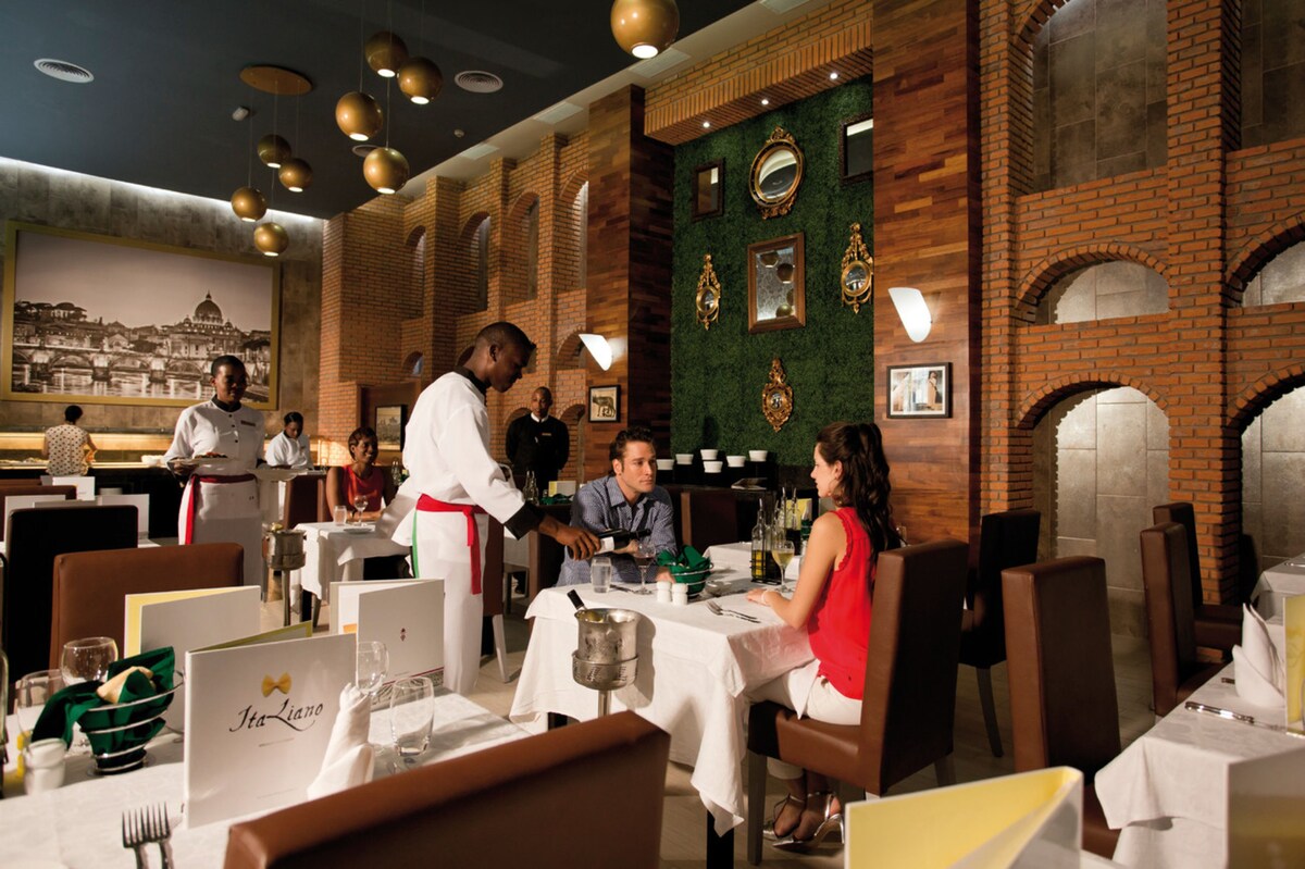 5 restaurants, breakfast, lunch, dinner served; Italian cuisine