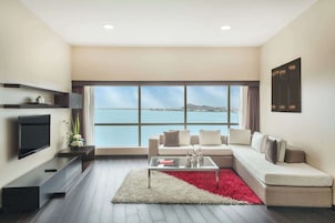 Egyptian cotton sheets, premium bedding, down comforters, pillowtop beds