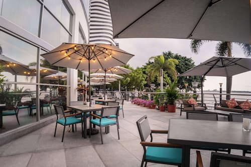 2 restaurants; breakfast, lunch, and dinner served