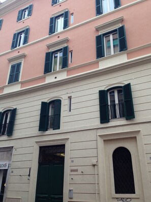 Dobbelt- eller tomannsrom – standard | Gateutsikt