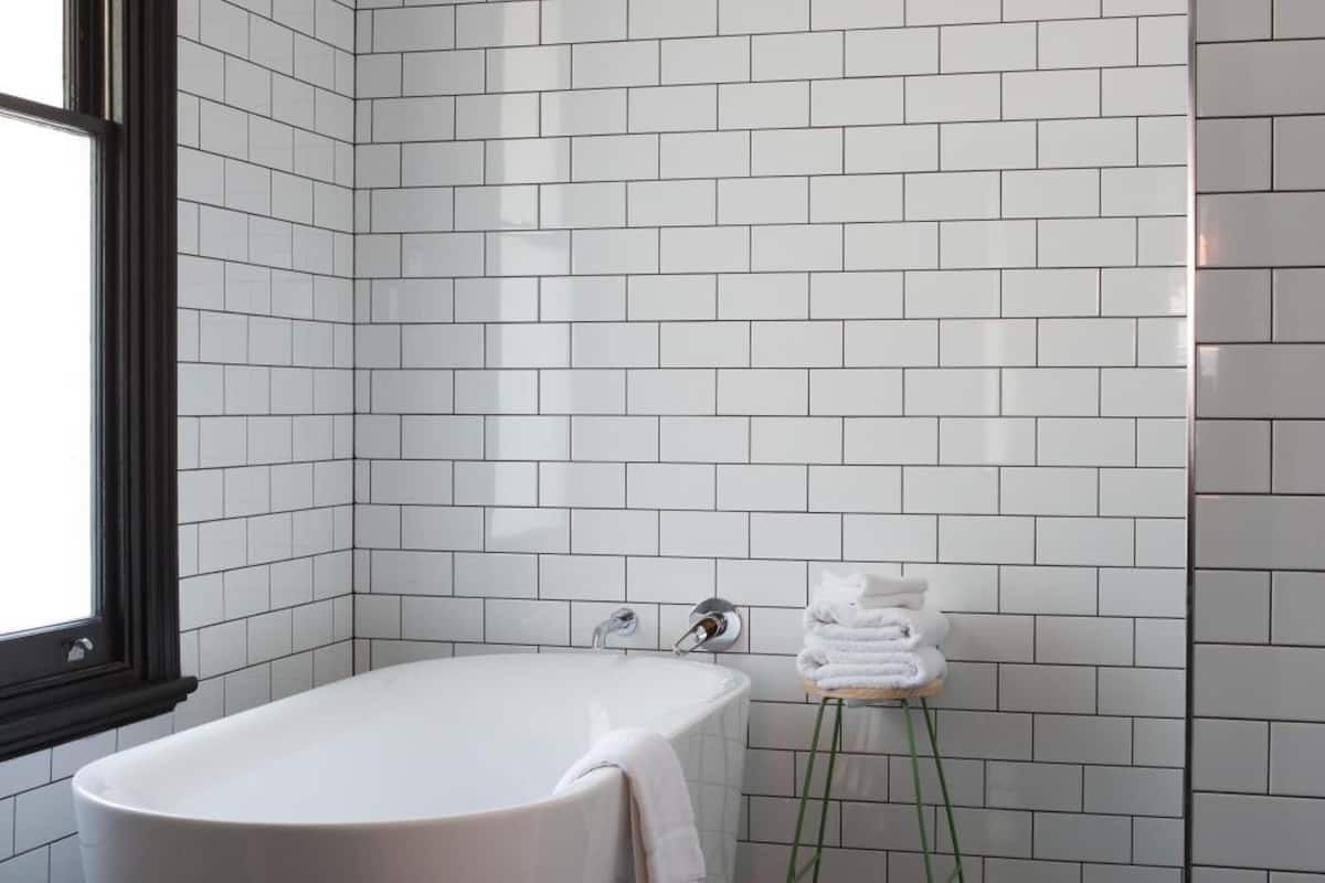 shower, free toiletries, towels