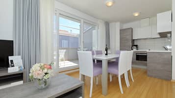 Comfort-huoneisto, 2 makuuhuonetta, terassi | Ruokailu omassa huoneessa
