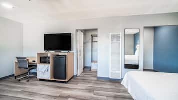 Deluxe Room, 1 Bedroom, Ocean View | Blackout drapes, iron/ironing board, cribs/infant beds, free WiFi