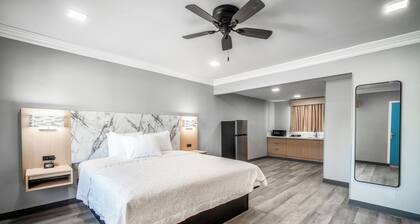 Pacific Inn & Suites