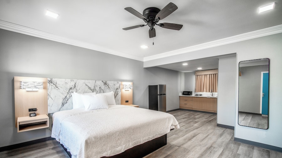 Pacific Inn & Suites