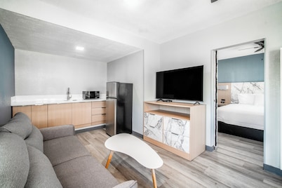 Pacific Inn & Suites