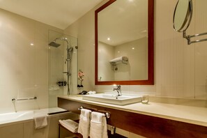 Hair dryer, towels - Grand Park Hotel (Ramallah)