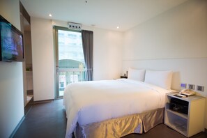 Deluxe Double Room, 1 Double Bed | Premium bedding, down comforters, in-room safe, desk - San Yon Hotel (Taipei)