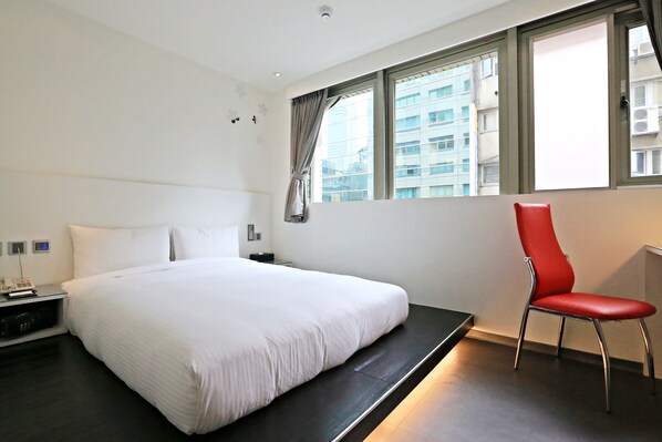 Ducha, artículos de tocador gratuitos, secador de pelo, pantuflas