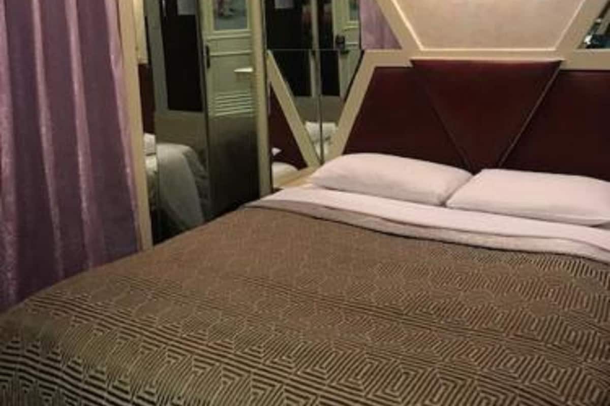经济单人房, 仅限淋浴 | 遮光窗帘、免费 WiFi、床单