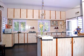 Petit déjeuner buffet compris