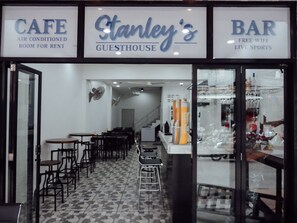 Interior entrance - Stanley's Guesthouse (Patong)