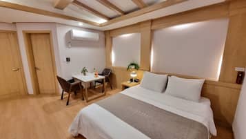 ๋๋ญ์ค ๋๋ธ๋ฃธ | ์ฑ
์, ๋ฌด๋ฃ WiFi, ์นจ๋ ์ํธ