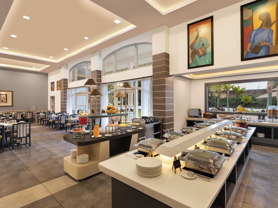 Breakfast, lunch and dinner served