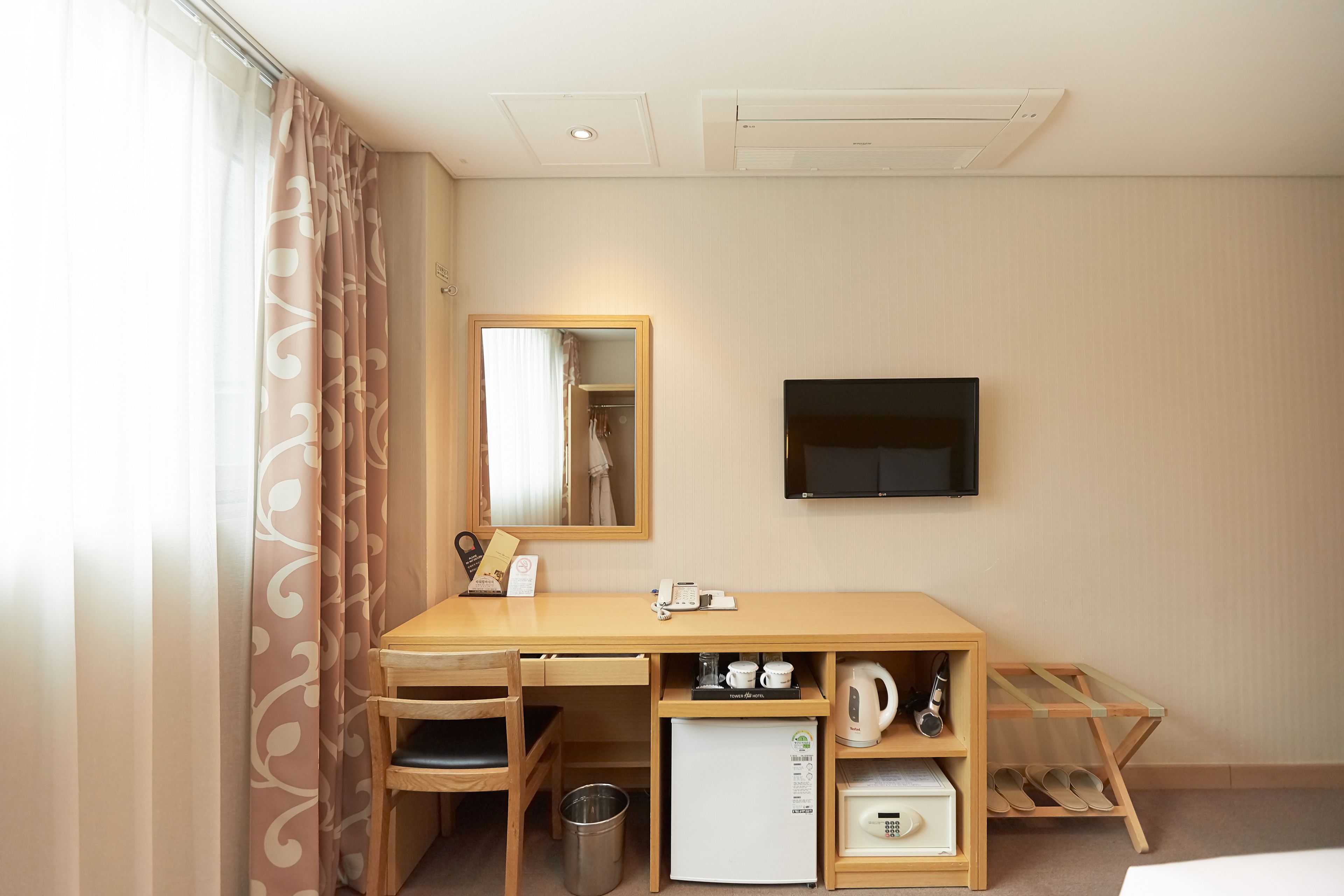 1 bedroom, premium bedding, down duvets, in-room safe