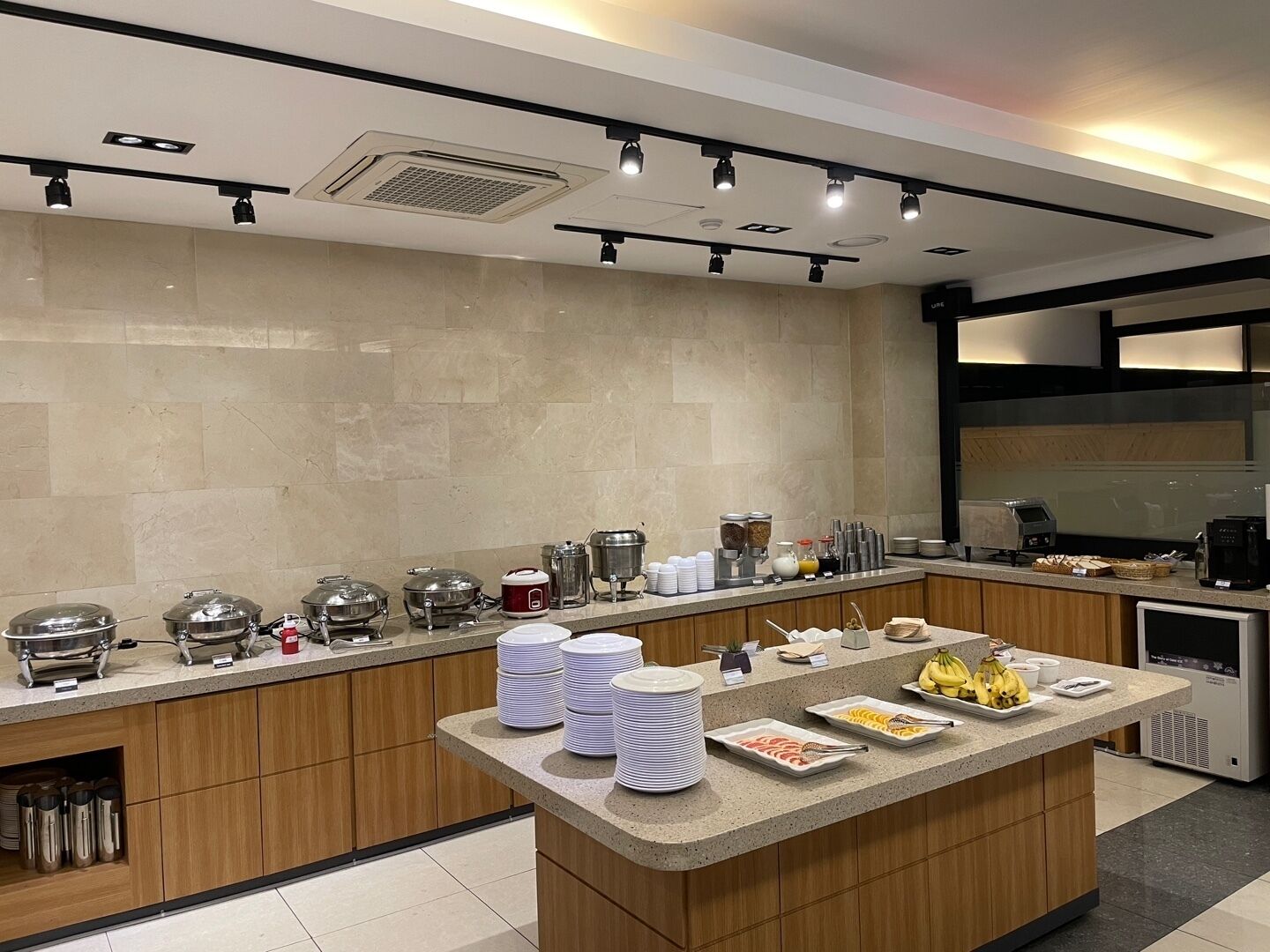 daily buffet breakfast (krw 15000 per person)