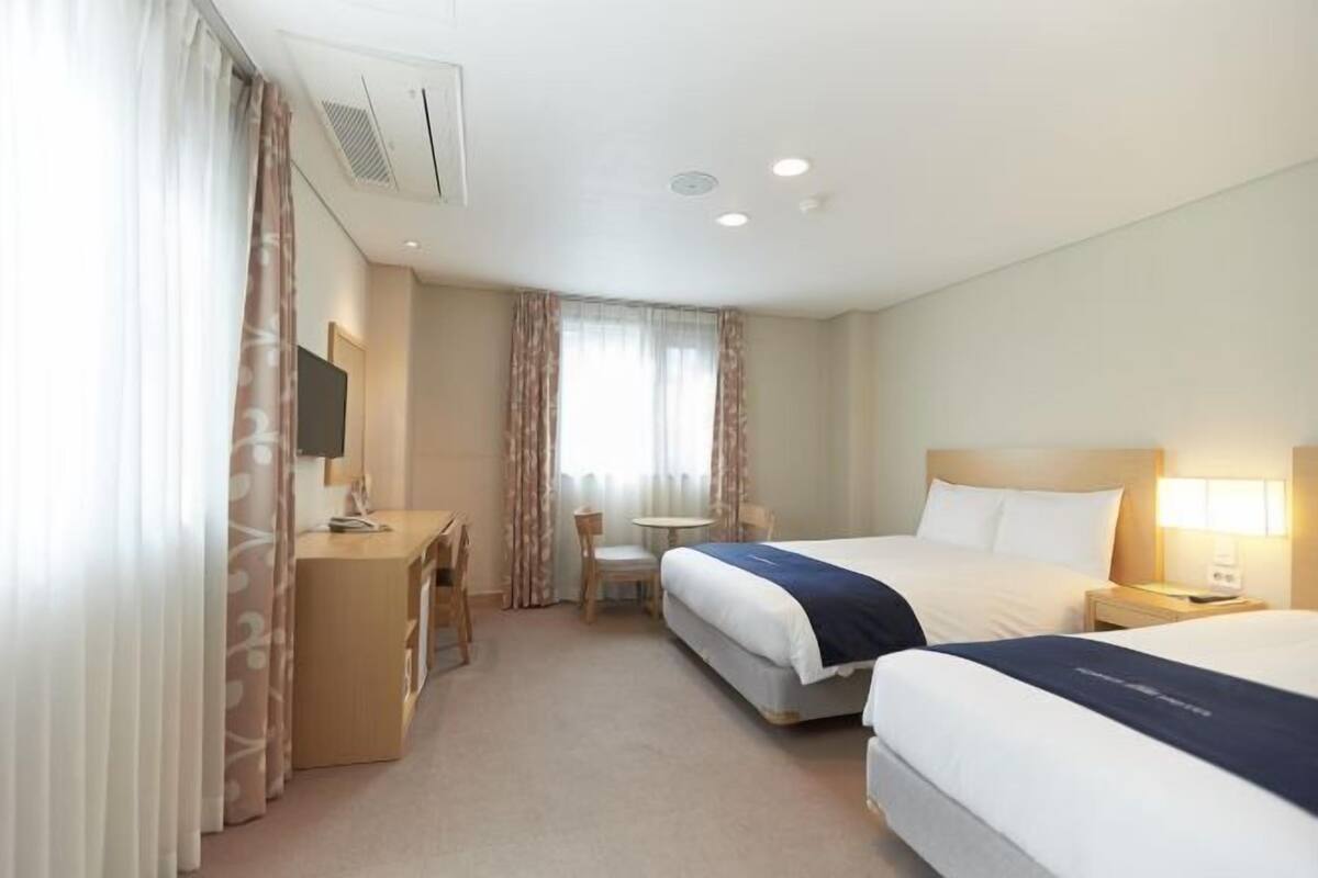 1 Schlafzimmer, hochwertige Bettwaren, Daunenbettdecken, Zimmersafe