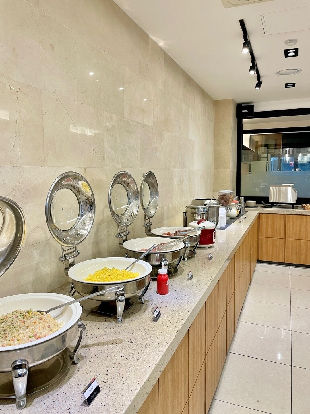 daily buffet breakfast (krw 15000 per person)