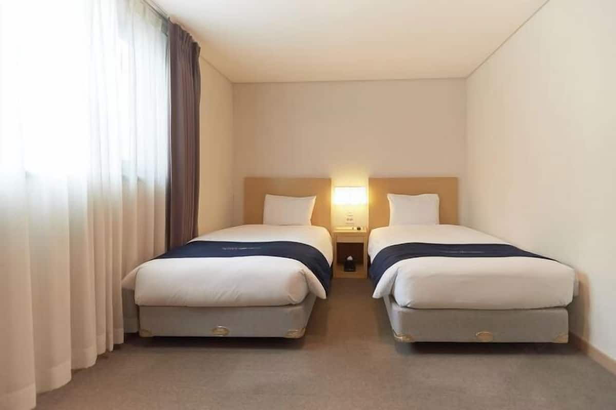 1 Schlafzimmer, hochwertige Bettwaren, Daunenbettdecken, Zimmersafe