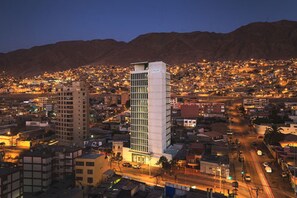 Front of property - evening/night - Hotel Spark Antofagasta (Antofagasta)