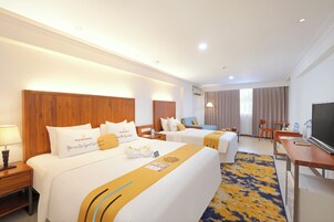 エグゼクティブ スイート | 高級寝具、セーフティボックス (室内)、デスク、WiFi (無料)