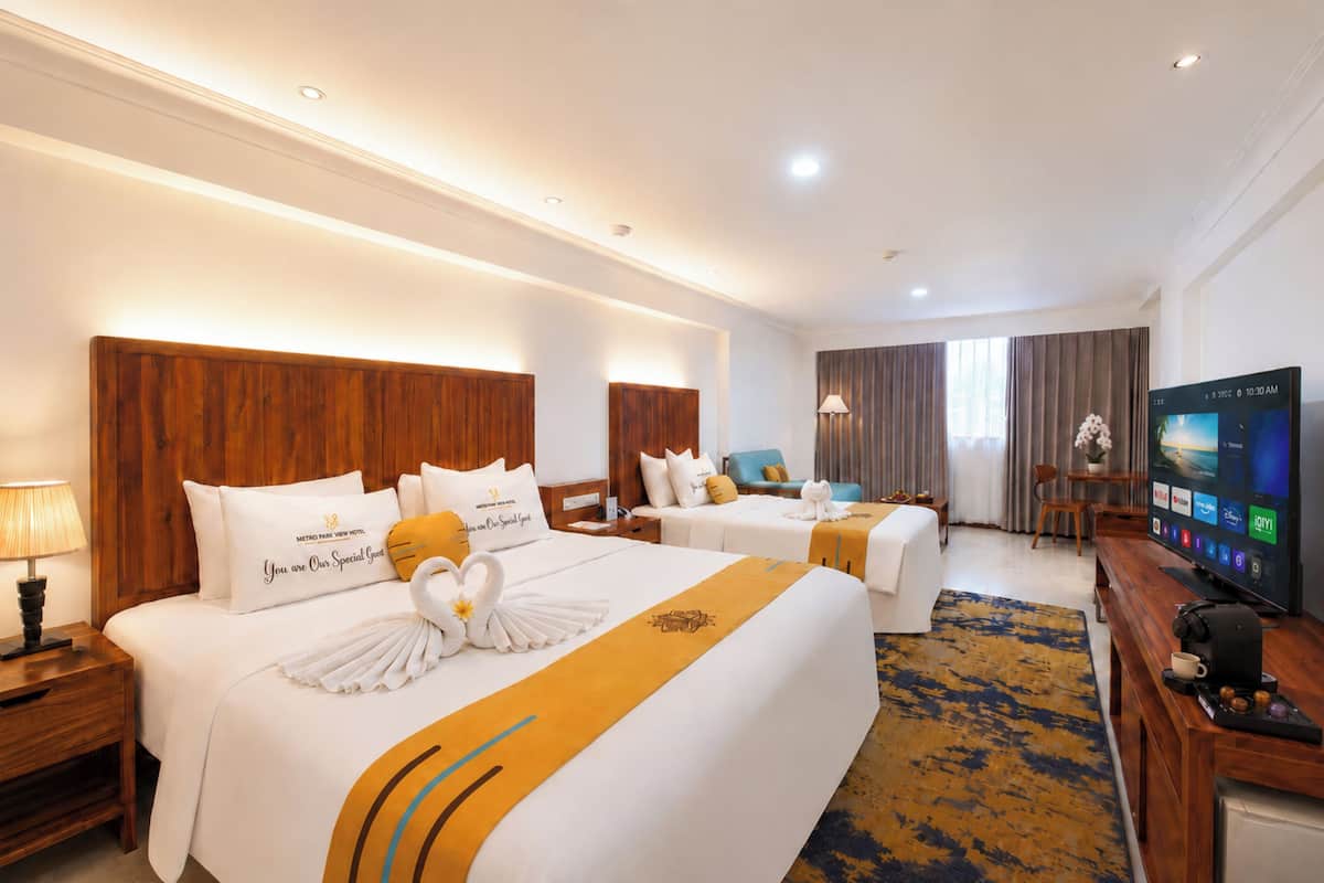 Executive Suite | Premium bedding, in-room safe, desk, WiFi (free)