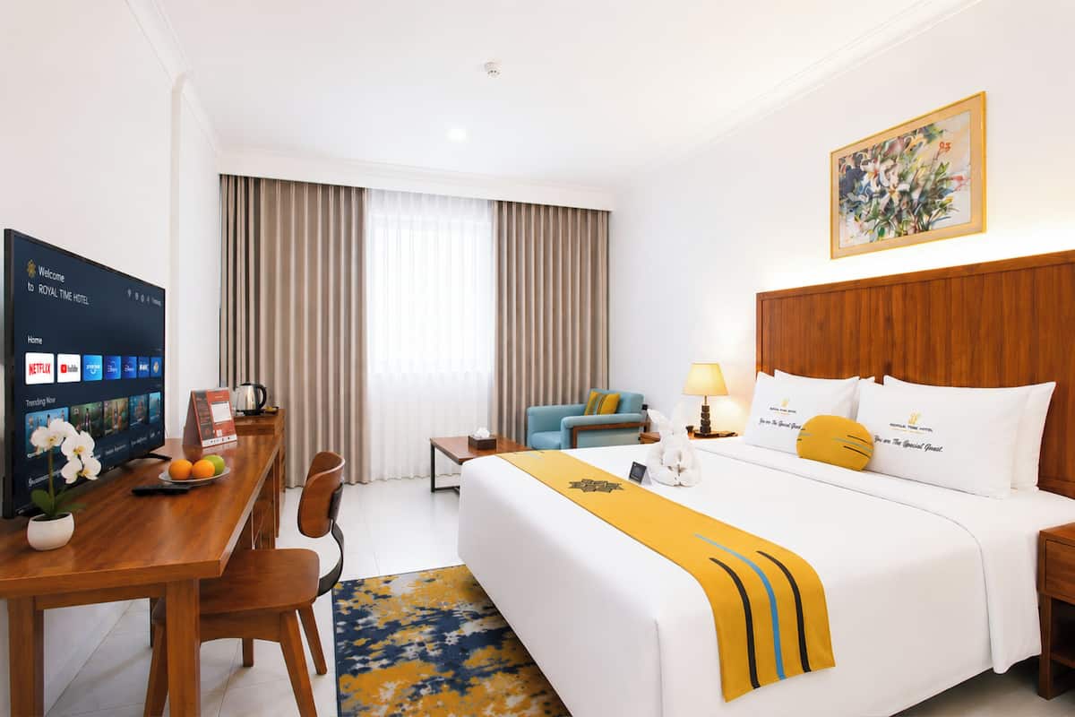 Deluxe Executive Double | Premium bedding, in-room safe, desk, WiFi (free)