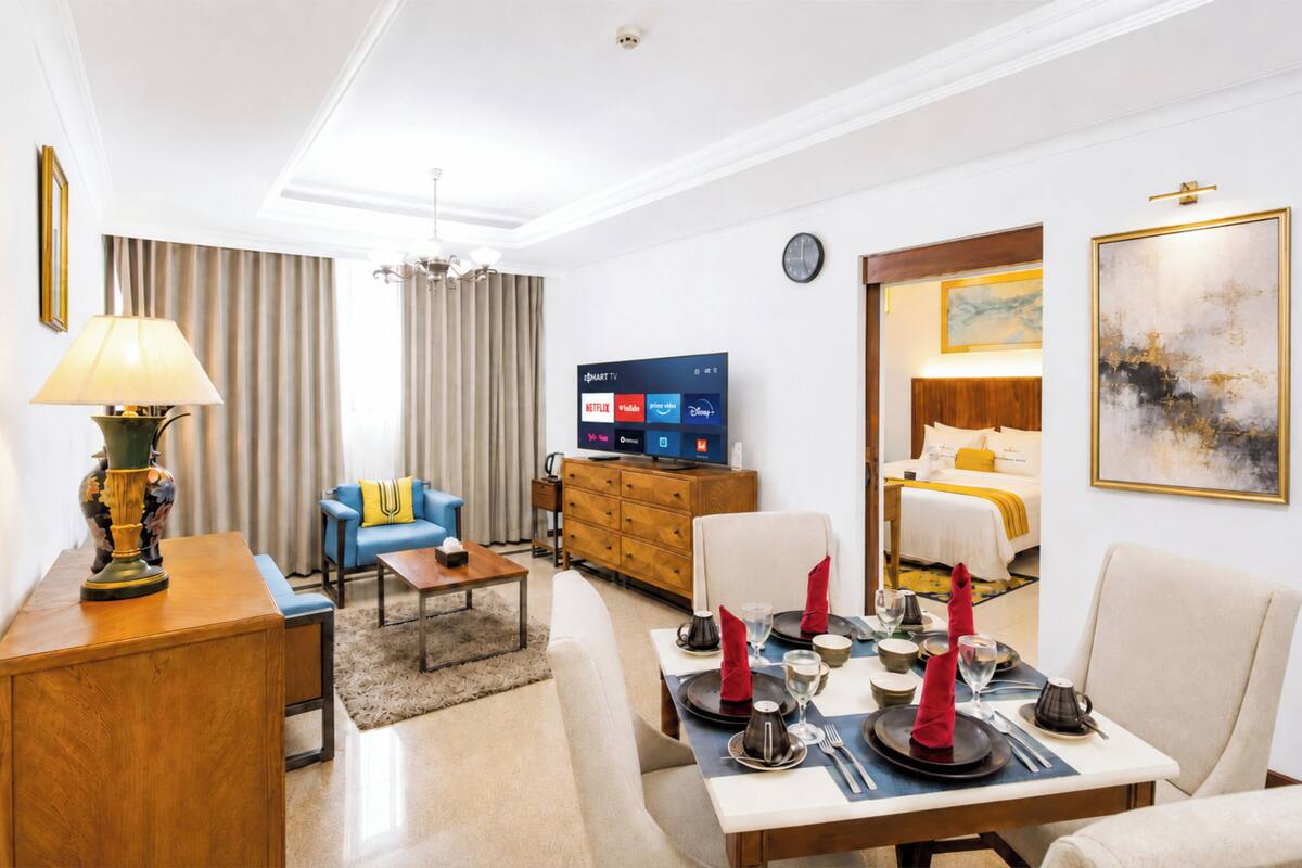 Metro Park View Suite | Premium bedding, in-room safe, desk, WiFi (free)