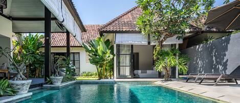 ヴィラ 2 ベッドルーム プライベートプール | セーフティボックス (室内)、デスク、可動式ベッド、WiFi (無料)