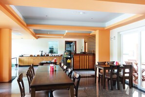 Breakfast area - Phuket Ecozy Hotel (Wichit)