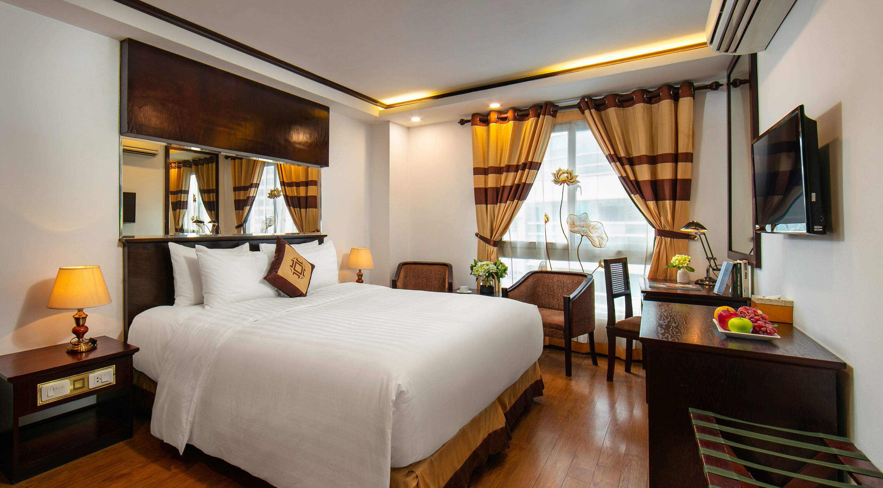 deluxe double room, balcony | 1 bedroom, minibar, in-room safe, desk