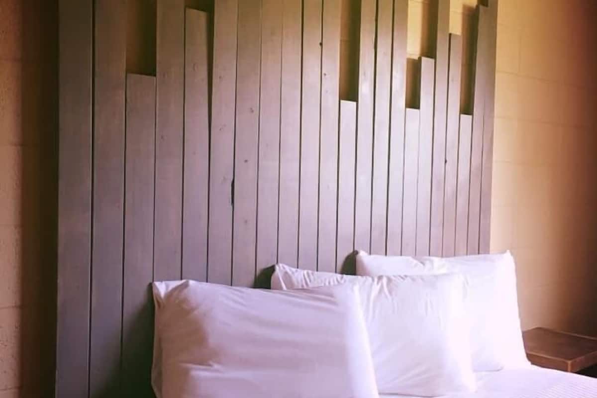 Singola Classic, 1 letto queen | Tende oscuranti, ferro/asse da stiro, Wi-Fi gratuito, lenzuola
