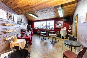 Breakfast area - Vegreville Garden Inn (Vegreville)