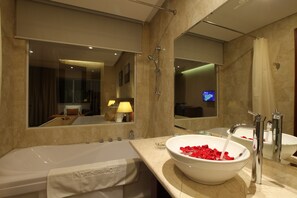Rainfall showerhead, designer toiletries, hair dryer, bathrobes