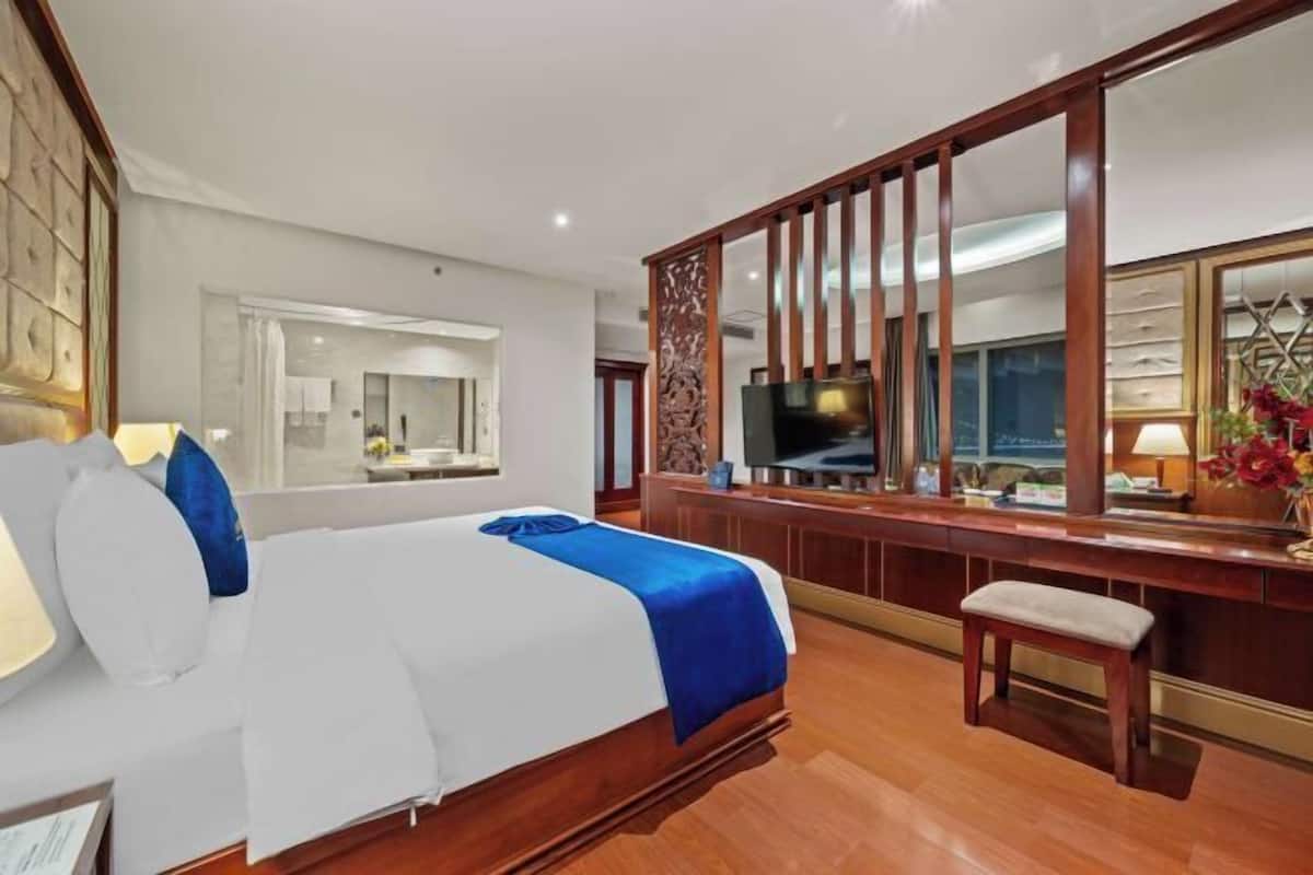 1 bedroom, premium bedding, down duvets, minibar