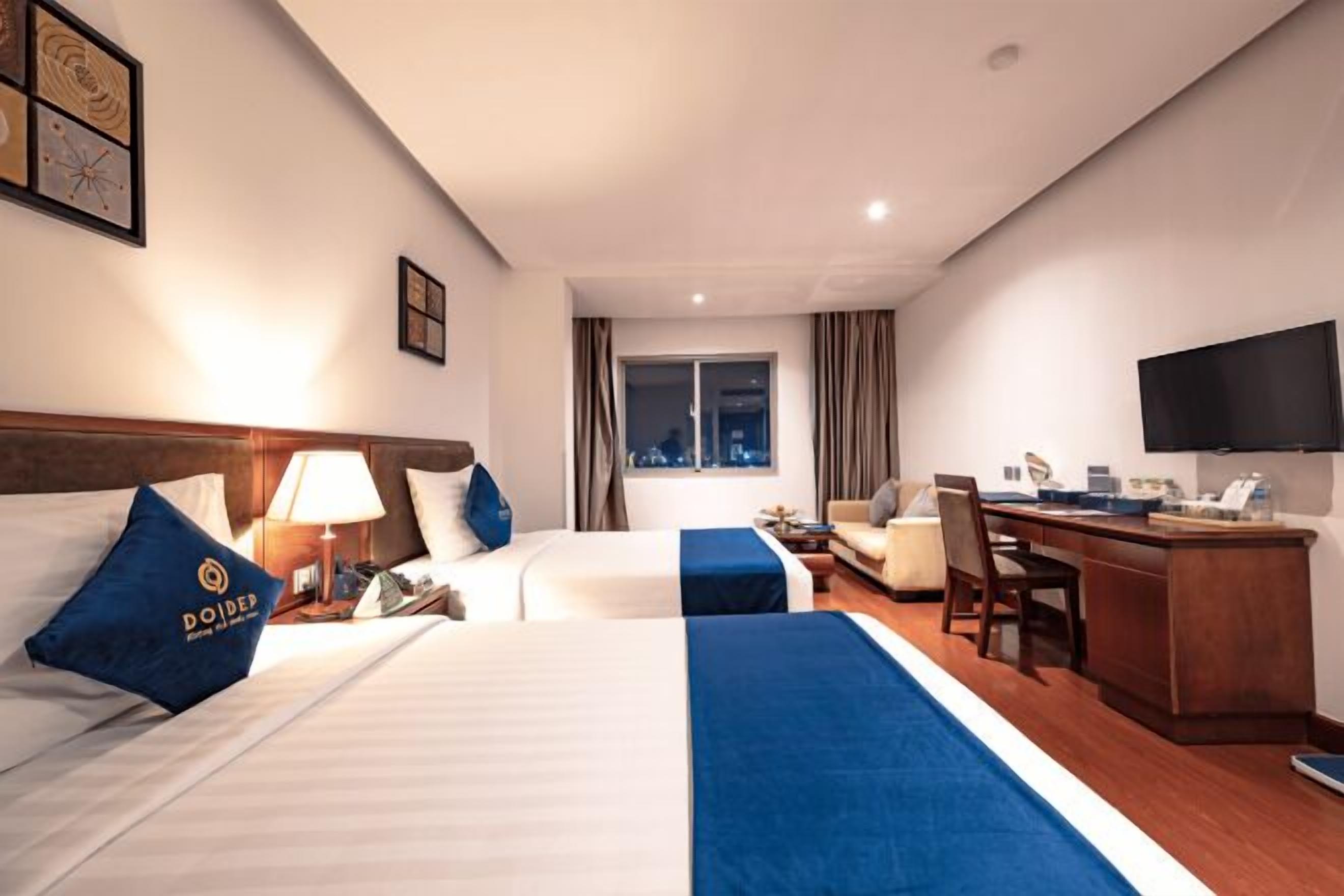 Ropa de cama de alta calidad, edredones de plumas, minibar y caja fuerte